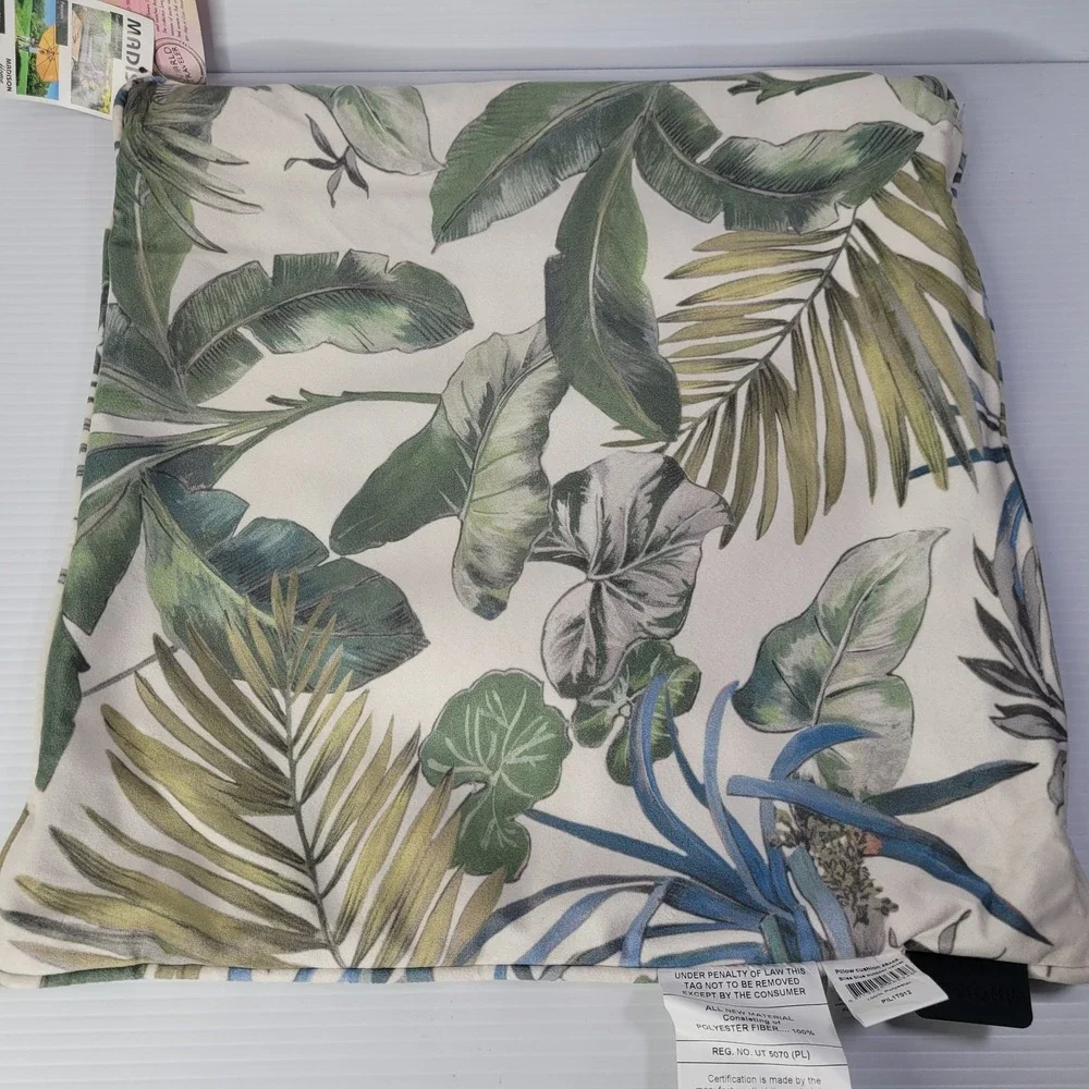 2 Madison Poland Tropical Elements World Traveler Collection Palm Pillows w TAGS